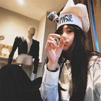 穿成极品老妇之后只想当咸鱼